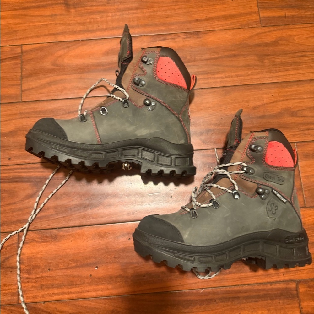 Steel toe ,slip resistant Gray and Black Work Boots - Picture 3 of 7